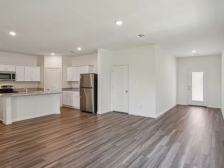 400 Portsmouth Dr — Photo 22