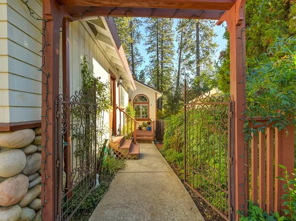 210 Elysian Pl, Grass Valley, CA 95945