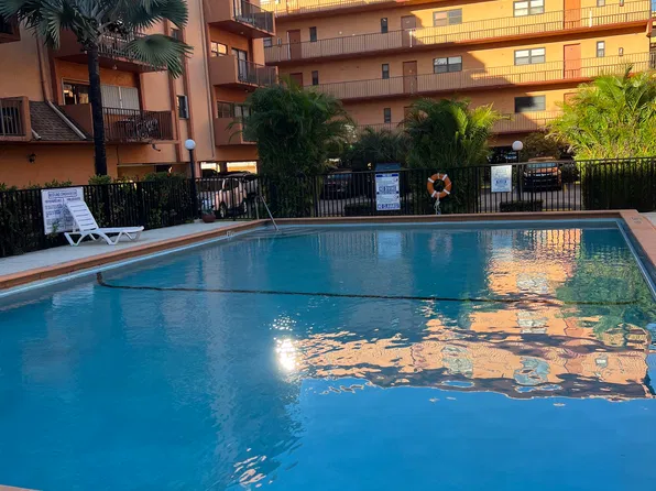 1800 W 54th St, Hialeah, FL