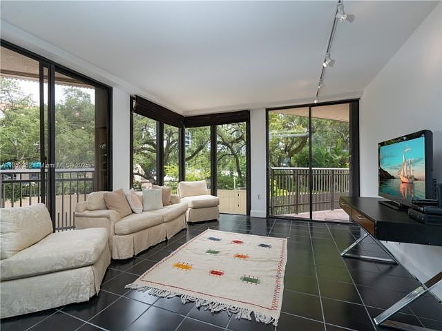 1st image of 2901 S Bayshore Dr