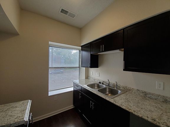 5th image of 3220 Harrison St APT 2B