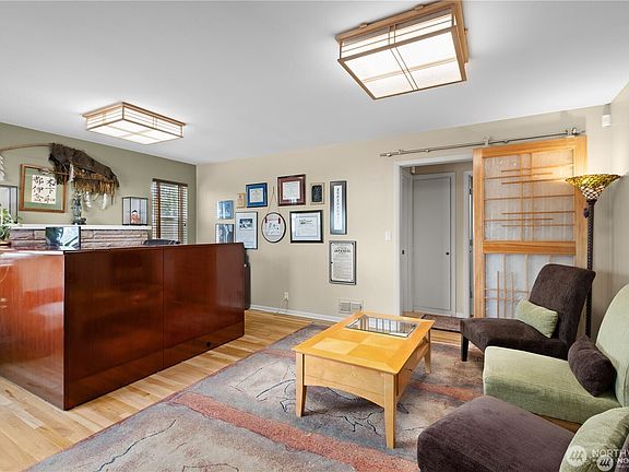 3rd image of 128 14th Street SE