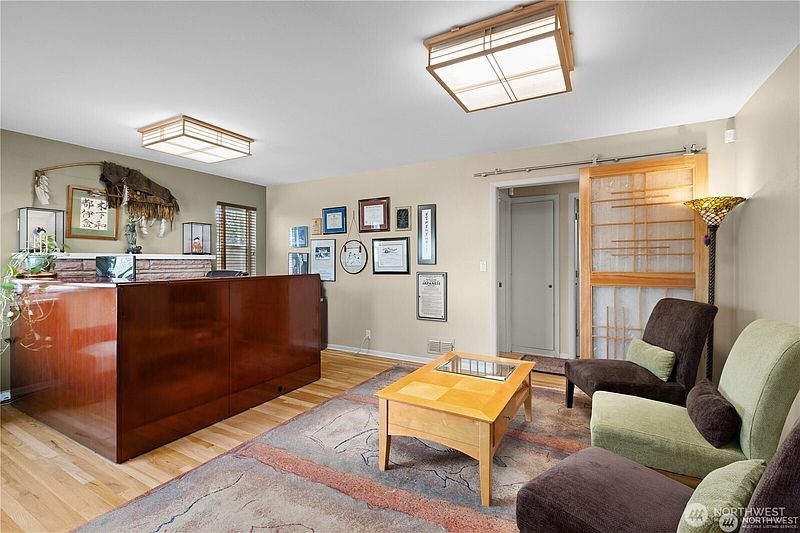 3rd image of 128 14th Street SE
