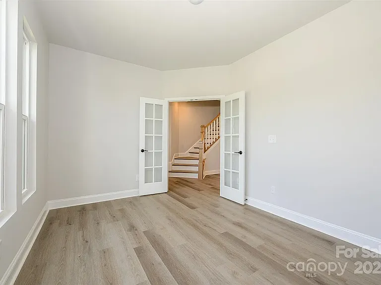 10037 Mamillion Dr — Photo 6