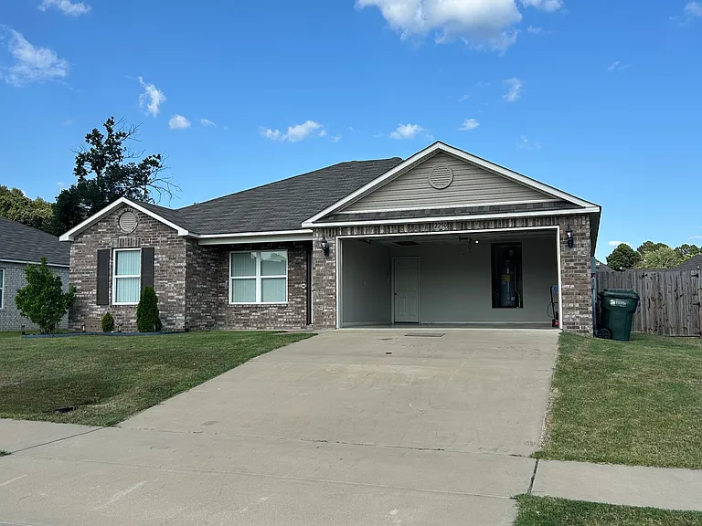 2250 Getty Dr — Photo 2
