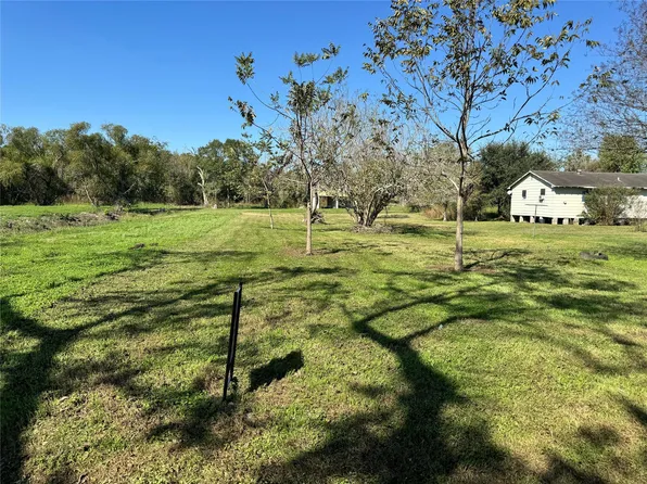 506 2nd St, Eagle Lake, TX 77434