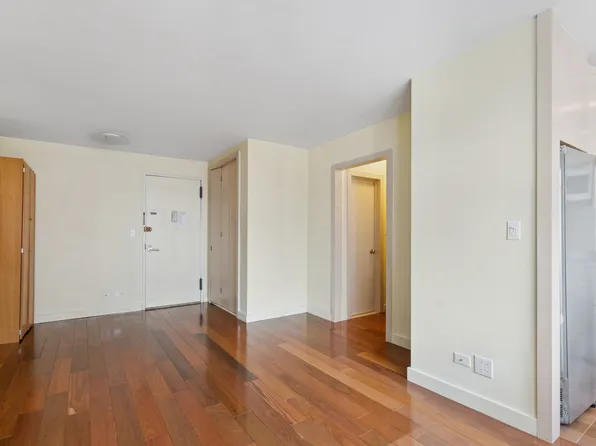 115 East 9th Street 10P image 2 of 7