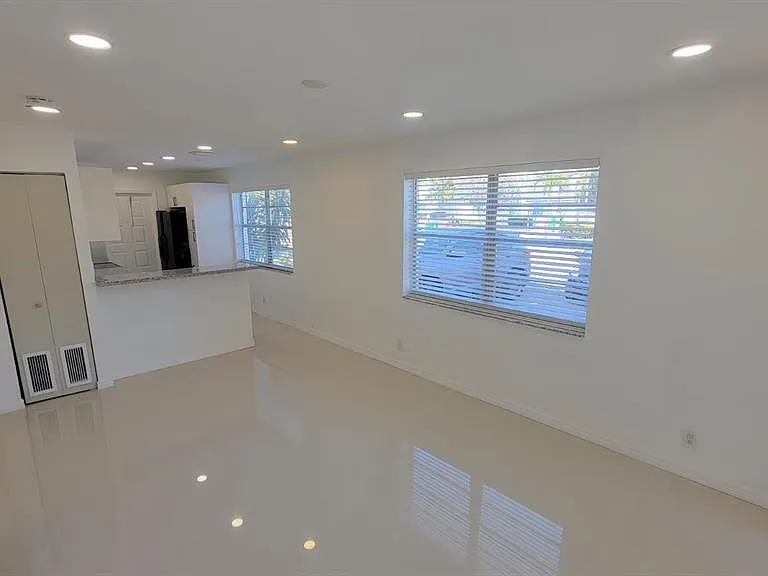 831 NW 14th Way #1-2 — Photo 4