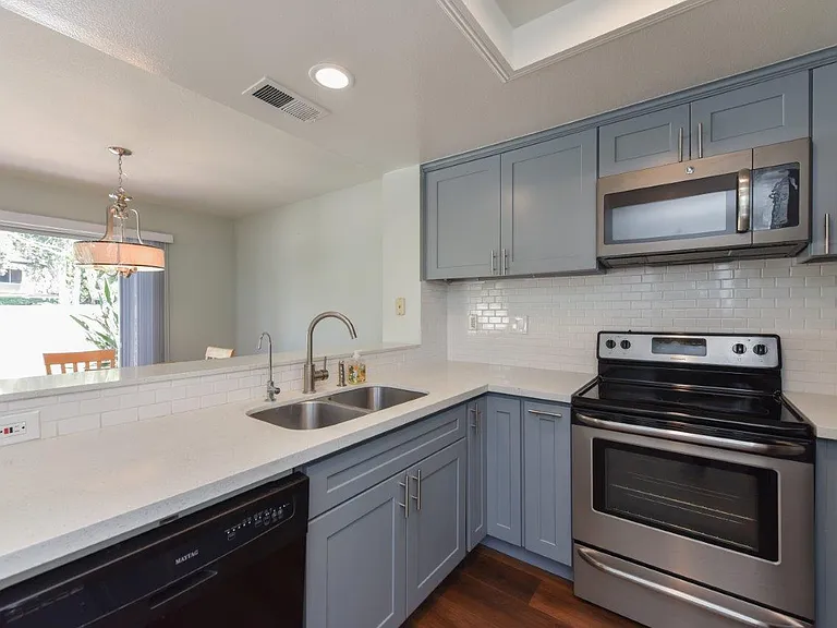 391 Stanford Ct — Photo 23