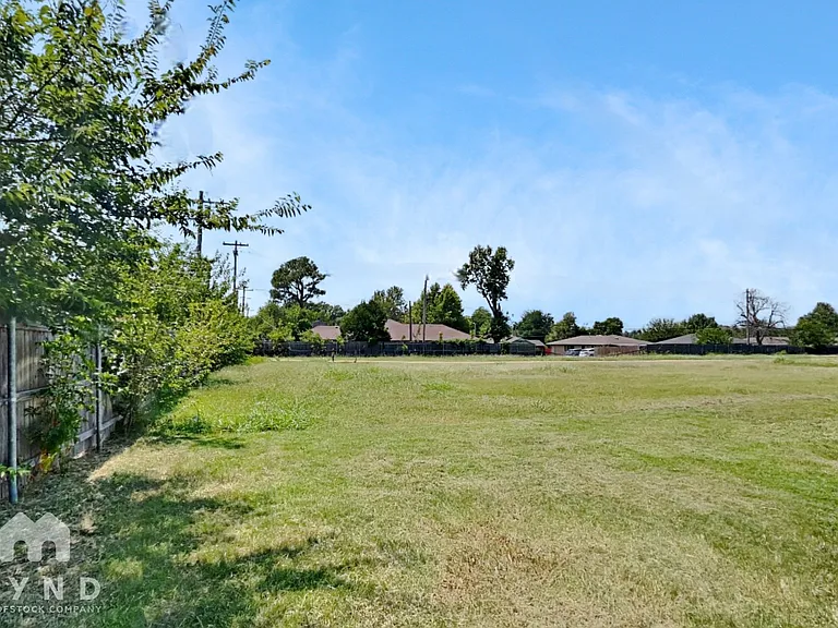1724 Lanesboro Dr — Photo 18