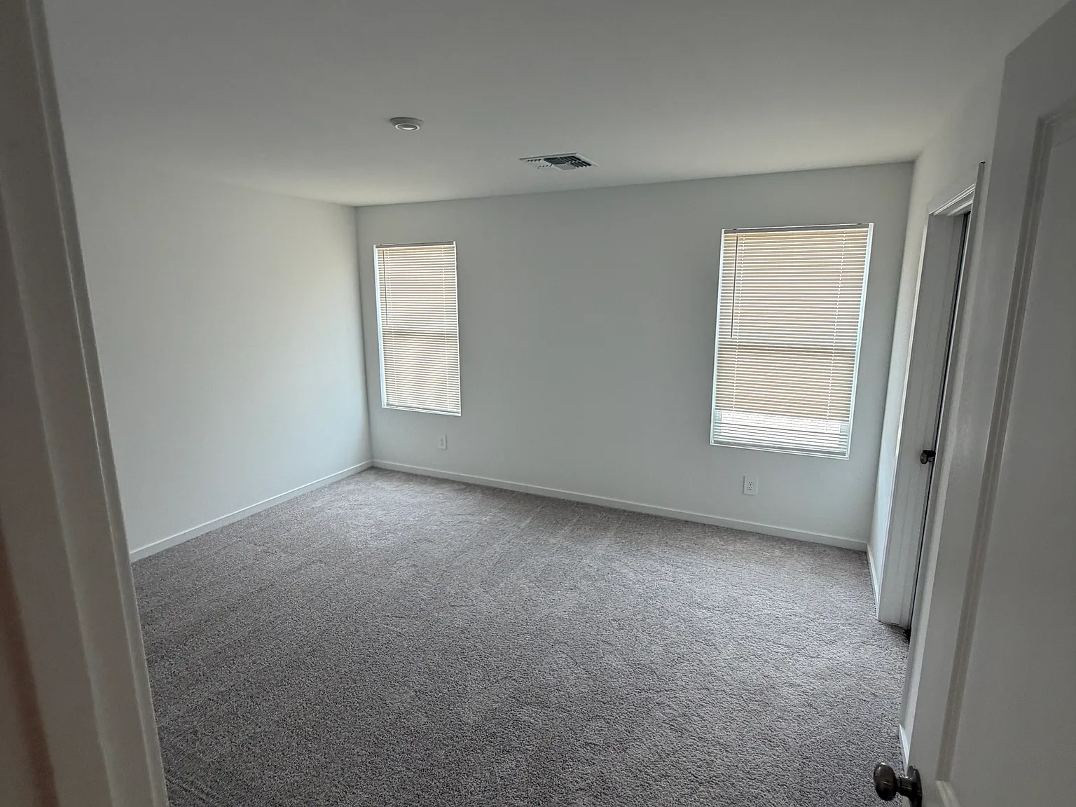 4 bed, 1741 sqft, $1,975 — Photo 3
