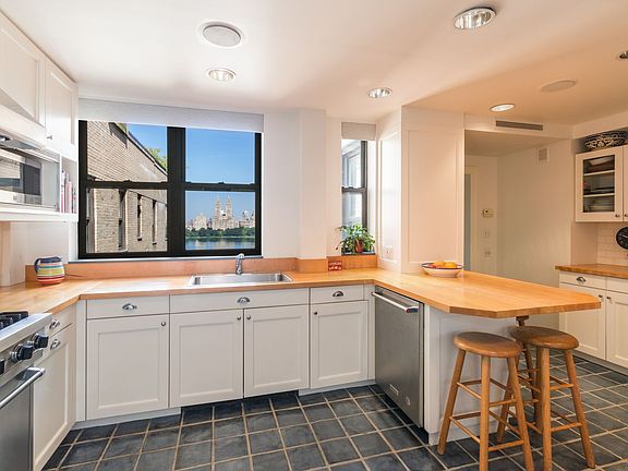 4th image of 21 E 90th St #14D