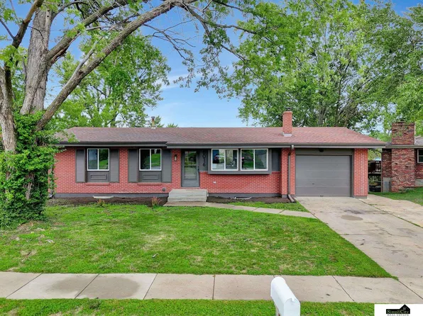 8016 E Avon Ln, Lincoln, NE 68505