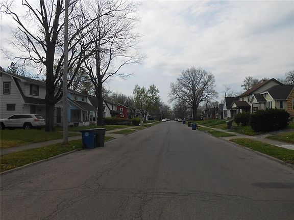 4th image of 2055 Parkhill Dr