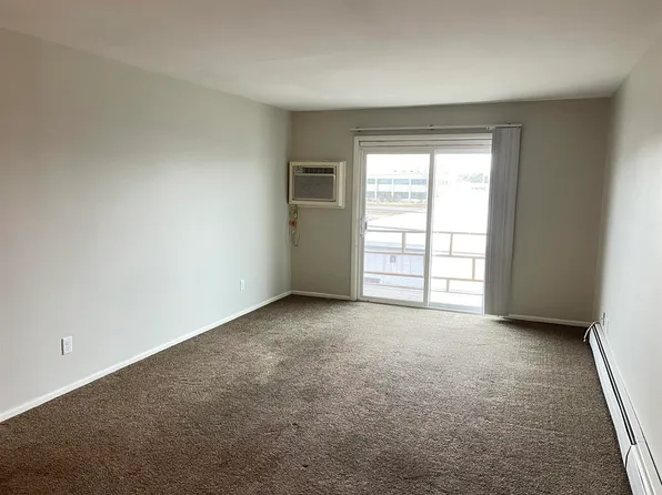 233 Robinhood, 233 Robinhood Ln APT 10, Bloomington, IL 61701