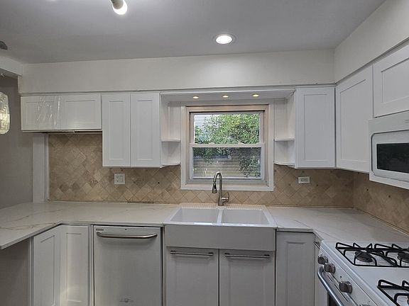 5th image of 58 E 55th St