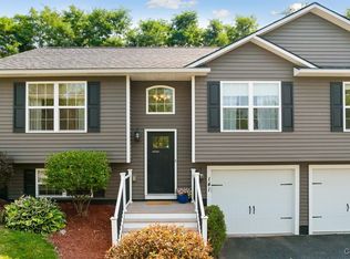 141 Festa Fairway Ln, Baldwinsville, NY 13027
