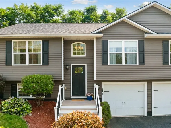 141 Festa Fairway Ln, Baldwinsville, NY 13027