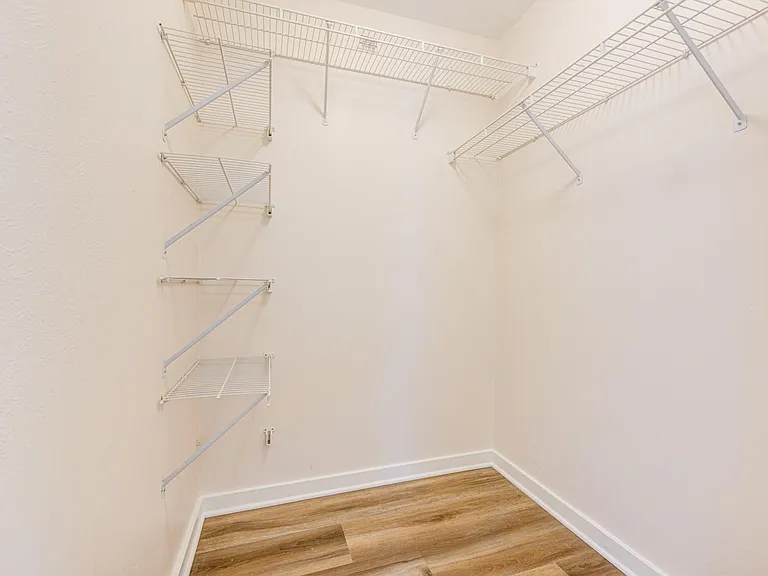7322 Parkland Manor Dr — Photo 16