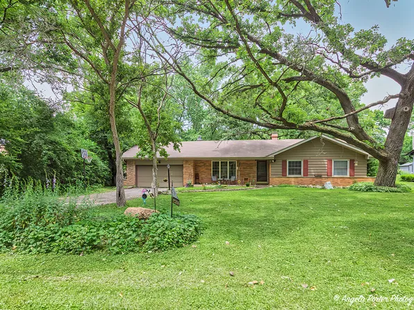 12306 Roger Rd, Woodstock, IL 60098