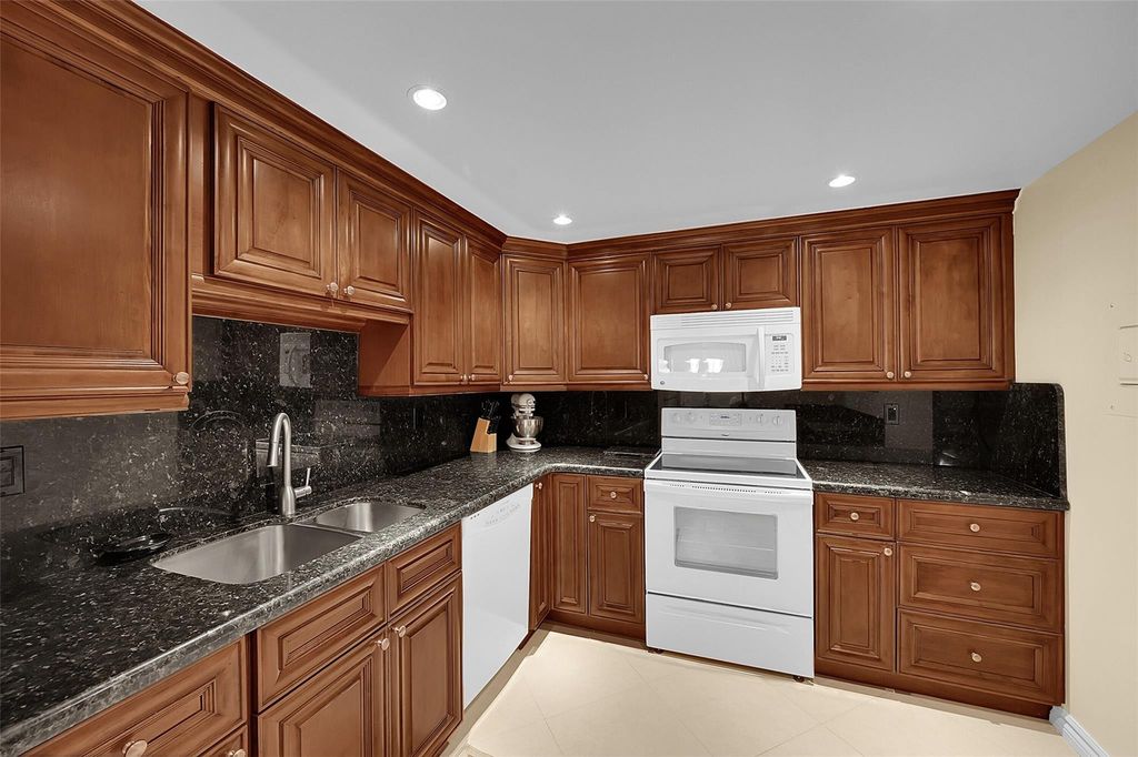 531 N Ocean Boulevard #410, photo 6