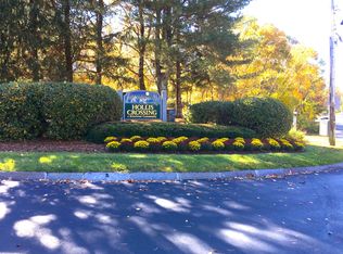 9 Bartemus Trl APT 308, Nashua, NH 03063