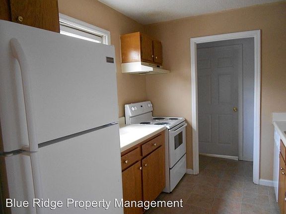 3rd image of 1304 Holyoke St APT 20