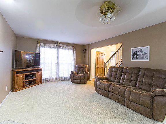5th image of 12 Rockledge Ct