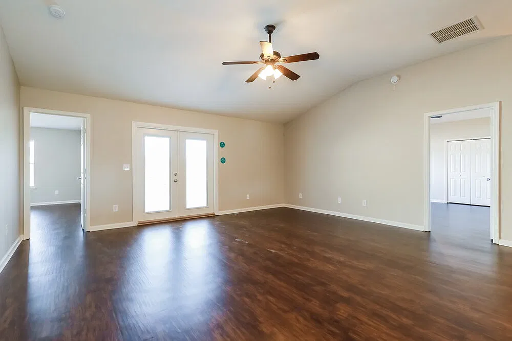 4 bed, 2.0 bath, 2040 sqft, $2,140 — Photo 3