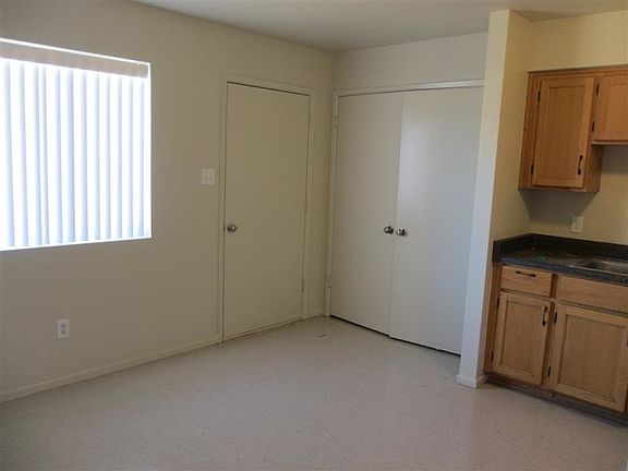 5th image of 648 W Angelica St