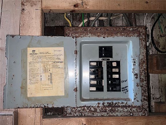 5th image of 61 Grover St