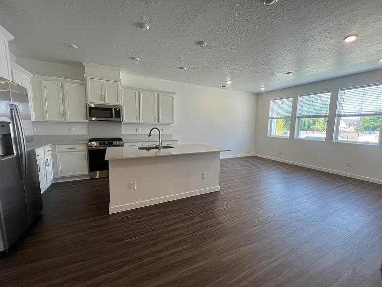 208 N Stratus Way — Photo 5