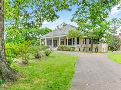 9 Oakhurst Dr, Natchez, MS, 39120