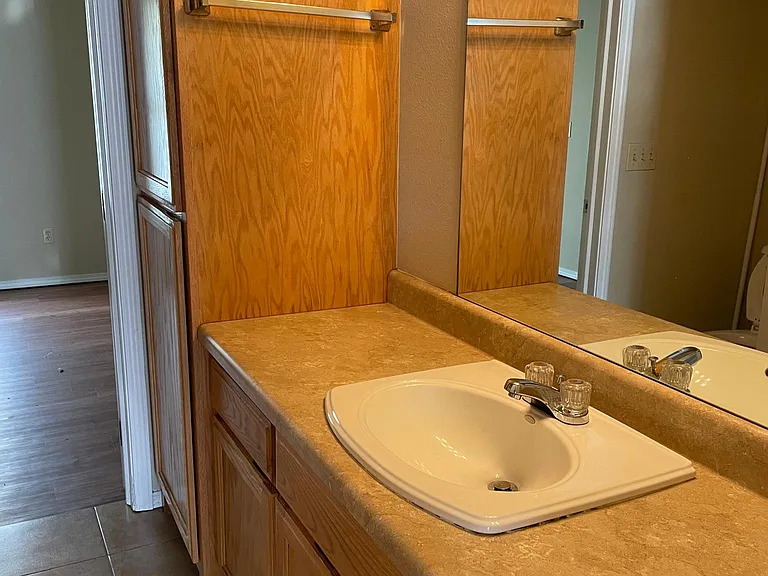 1502 E Allen Rd — Photo 5