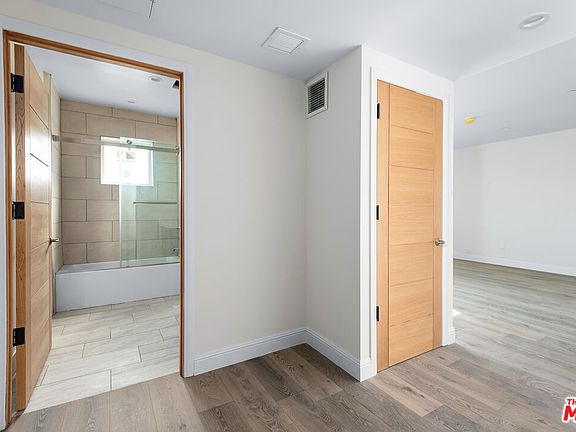 5th image of 1429 S Bedford St #301