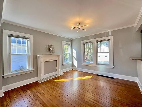 5th image of 7096 Oak St