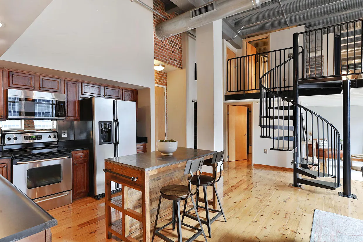 1 bed, 1145 sqft, $2,200 — Photo 1