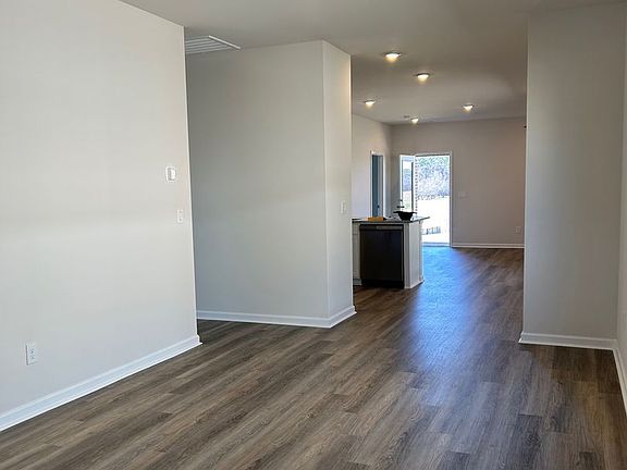 4th image of 3405 Cool Springs Ave
