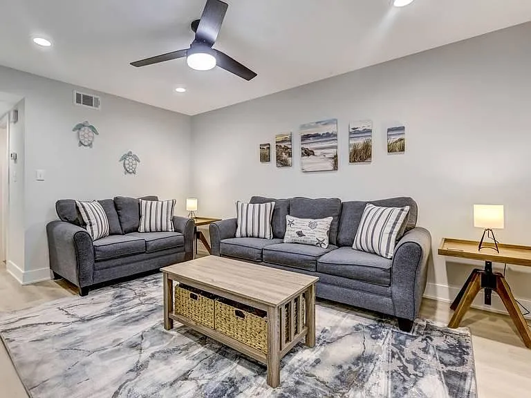 10B Lighthouse Ln — Photo 1
