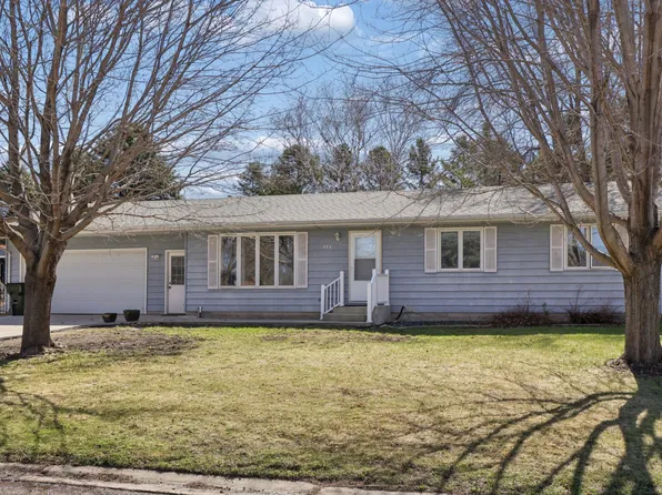 908 Pleasantview Dr SE, Willmar, MN 56201
