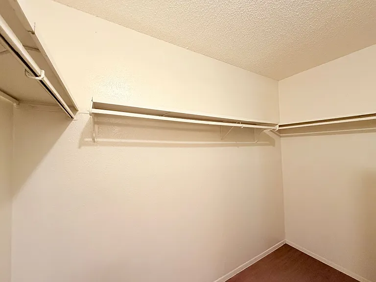 10904 Meadgreen Ct — Photo 25