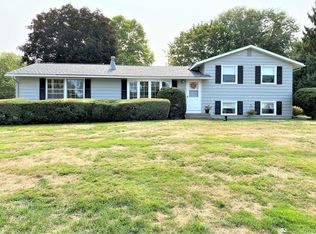 101 Meadow Lane Dr, Camillus, NY 13031