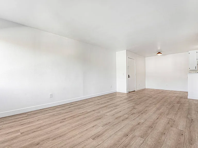 930 N Martel — Photo 11