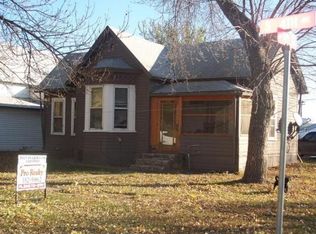 310 S 4th Ave, Woonsocket, SD 57385