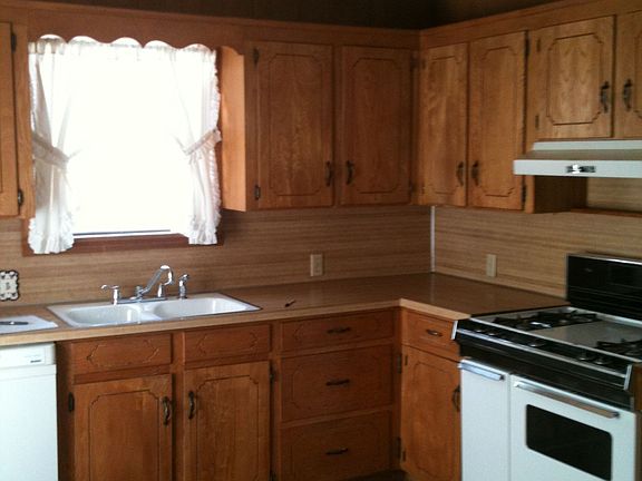 3rd image of 113 Yjean St