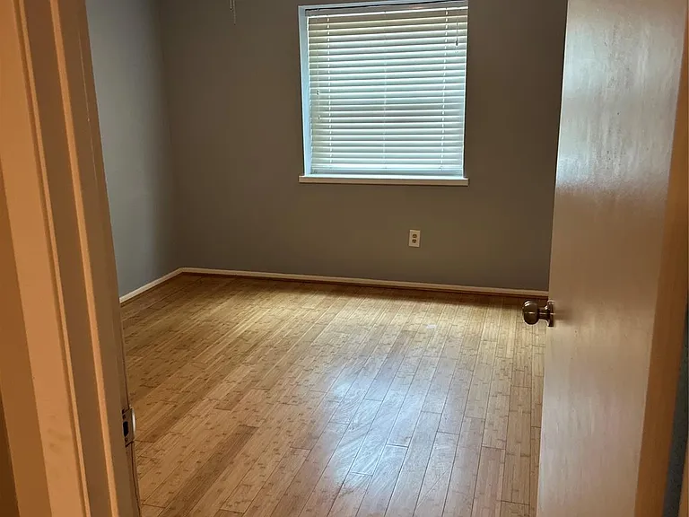 3411 Stoney Oak Dr — Photo 3