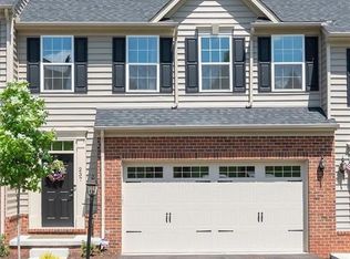 237 Noble Woods Dr, Coraopolis, PA 15108