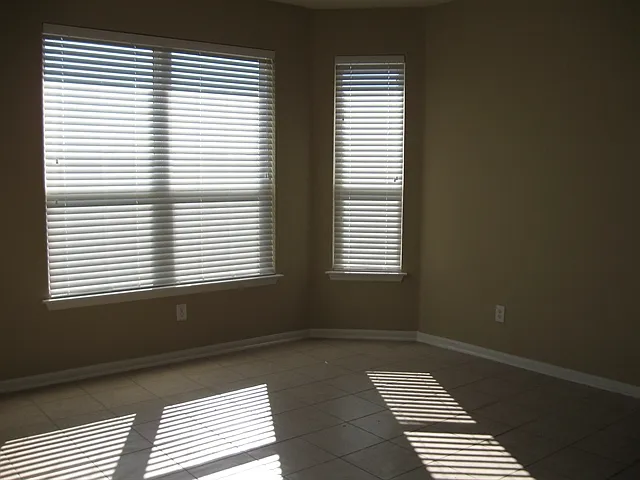 4 bed, 2.0 bath, 2221 sqft, $2,370 — Photo 3