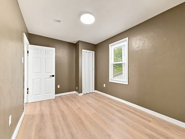 3137 State St — Photo 10