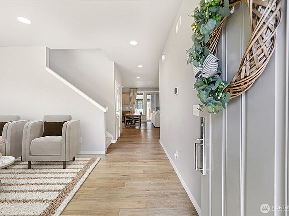4th image of 16823 124th Avenue Ct E